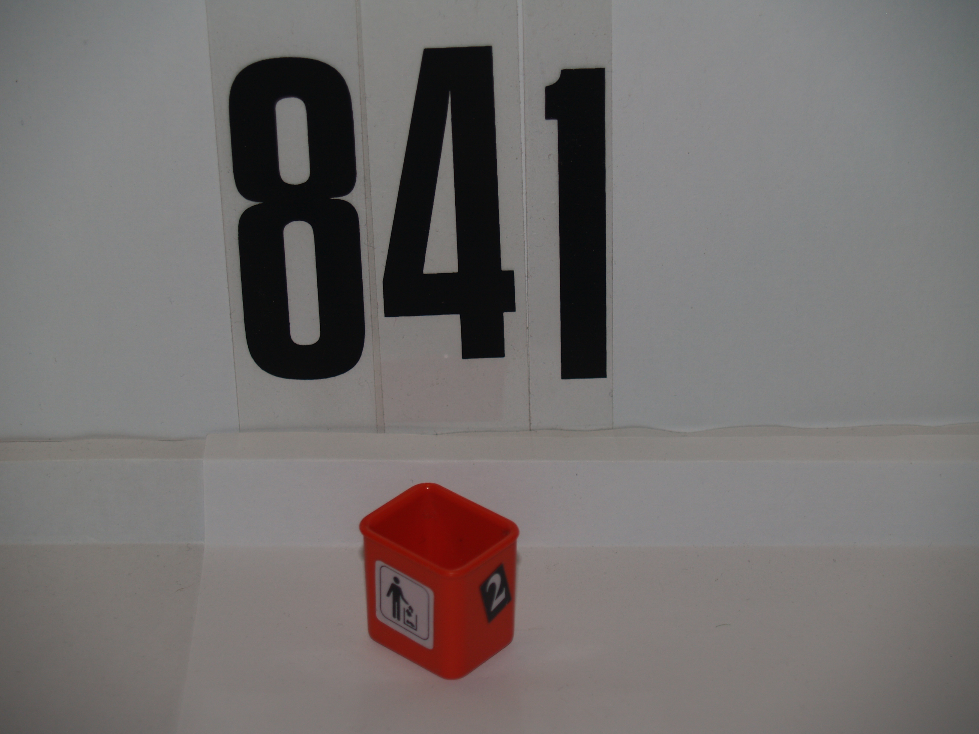 Playmobil Papierkorb rot aus 3437
