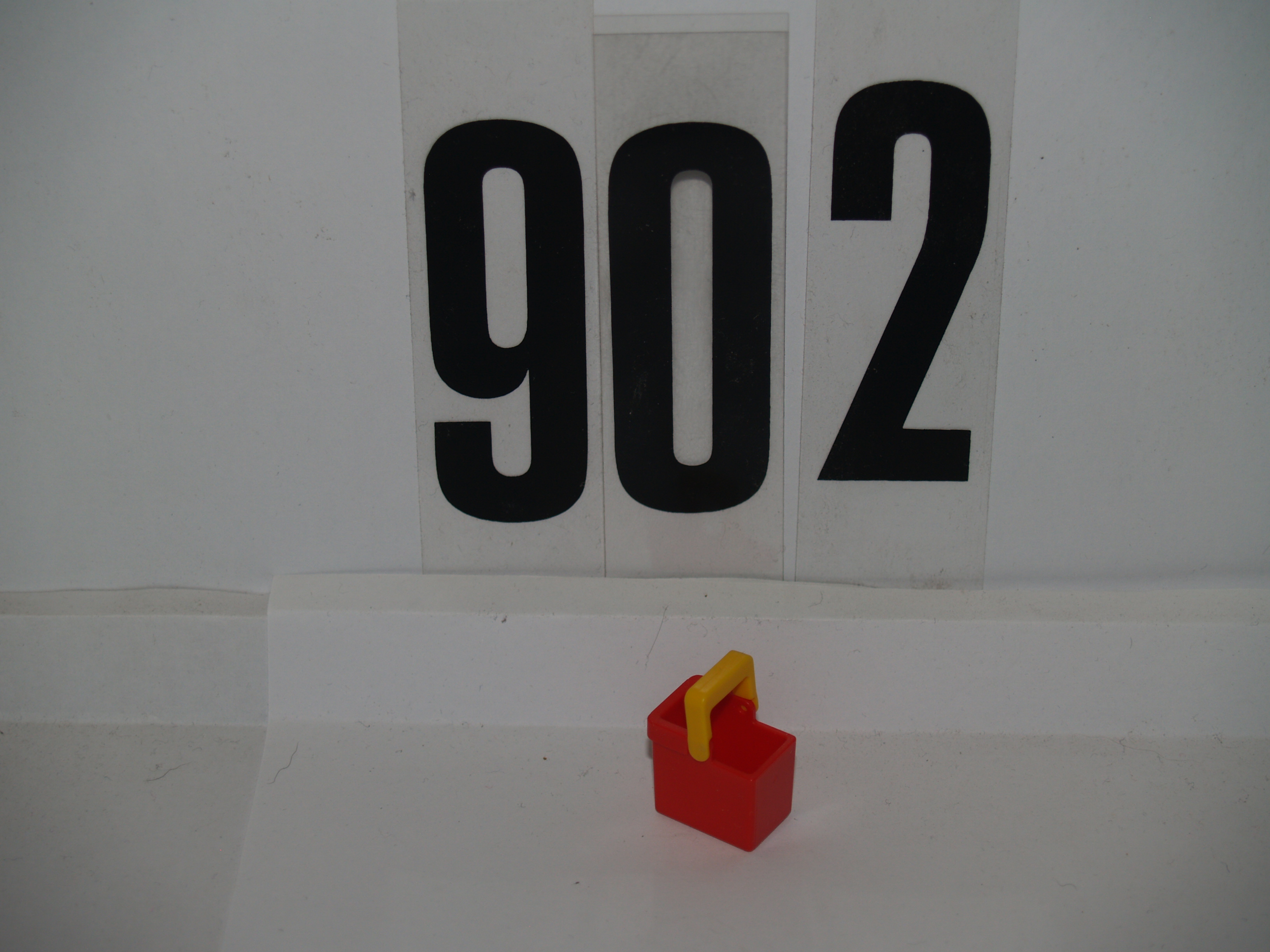 Playmobil Mülleimer rot, gelber Griff aus 4283